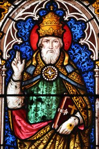 Pape Alexandre Ier (pape de 107 a 116) - Saint Fargeau kirke. Glasmosaik vindue. Pave Alexander I. Frankrig af Unbekannt
