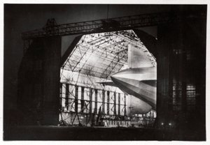 Forberedelser til en natflyvning, Zeppelin LZ 127 Graf Zeppelin, 1933 af Unbekannt