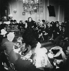 Præsentation af den franske modedesigner Jacques Faths forårskollektion, Paris, marts 1944 af Unbekannt