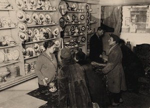 Forhåndsvisning før auktionen af Romanov-zarfamiliens ejendomme, Moskva, 1927, 1927. af Unbekannt