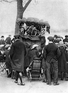 Punch and Judy show i Putney, London, 1926-1927 af Unbekannt