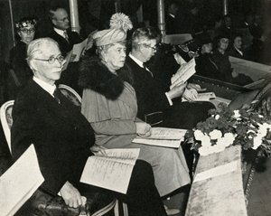 Queen Mary ved Thanksgiving for Victory-koncerten, Royal Albert Hall, 1945, 1951. af Unbekannt
