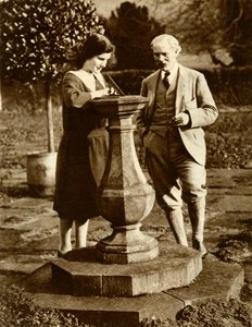 Ramsay MacDonald, første Labour-premierminister, i Checkers med sin datter, 1924, 1935. af Unbekannt