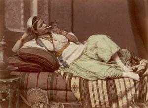 [Liggende kvinde ryger], 1870-90. af Unbekannt
