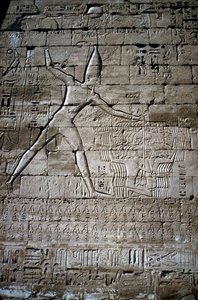 Relief af Ramses III, der slår fjender, Ramses III