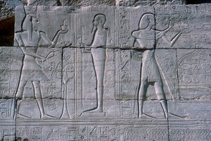 Relief, der viser Ramses II før Ptah, Ramesseum, Ramses II-templet, Luxor, Egypten, c1250 f.Kr. af Unbekannt
