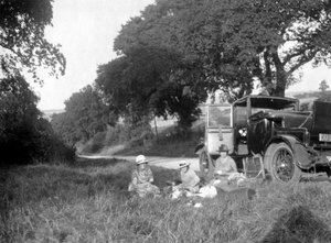 Vejside-picnic, c1920