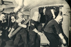 Royal Marines håndterer ammunition om bord på HMS Illustrious, Anden Verdenskrig, c1939-c1943 1944. af Unbekannt