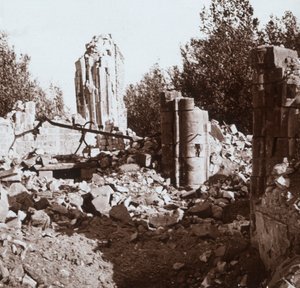 Slotsruin, Pinon, Nordfrankrig, c1914-c1918 af Unbekannt