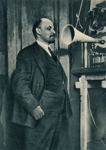 Den russiske bolsjevikiske leder Vladimir Lenin ved en radiooptagelse i Kreml, Moskva, Rusland, 1919 af Unbekannt