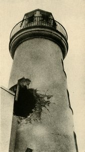 Scarborough fyrtårn ramt af en tysk bombe, Første Verdenskrig, december 1914, c1920. af Unbekannt