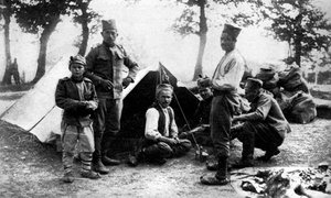 Serbiske soldater på camping, Første Verdenskrig, 1914 af Unbekannt