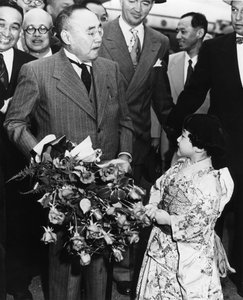Shigeru Yoshida ankommer til San Franciscos fredstraktat, USA, april 1952 af Unbekannt
