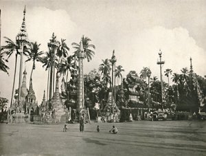 Helligdomme ved Shwedagon Pagoda, Yangon, 1900. af Unbekannt