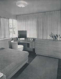 Enkle og praktiske linjer kendetegner dette soveværelse, 1942. af Unbekannt