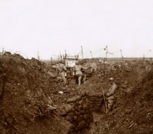 Soldater i skyttegravene, Massiges, Nordfrankrig, c1914-c1918 af Unbekannt