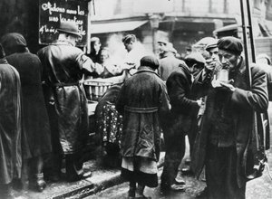 Suppekøkken for trængende, les Halles, tysk-besatte Paris, februar 1941 af Unbekannt