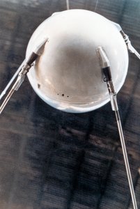 Sputnik 1, russisk satellit, 1957 af Unbekannt