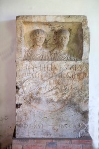 Stele, Lucio Ostillio Siro, I. Jh. von Unbekannt