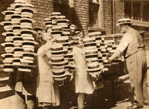 Stråhatte vender tilbage til fordel, 1930, 1933. af Unbekannt