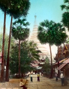 Gade, der fører mod Shwedagon Pagoda, Rangoon, Burma, slutningen af det 19. eller begyndelsen af det 20. århundrede af Unbekannt