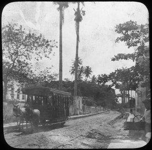 Gadebillede med hestetrukket sporvogn, Pernambuco, Brasilien, slutningen af det 19. eller begyndelsen af det 20. århundrede af Unbekannt