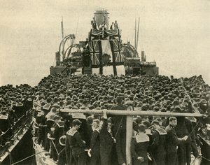 Ærkebiskoppen af York besøger britiske sømænd fra Royal Navy, Første Verdenskrig, 1914, c1920. af Unbekannt