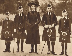The Children of King George V and Queen Mary, c1910, 1937. af Unbekannt