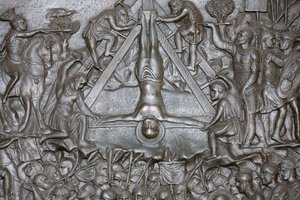Sankt Peters korsfæstelse - Detalje af en portal - Forreste indgangsdør til Peterskirken, Roma, Italien af Unbekannt