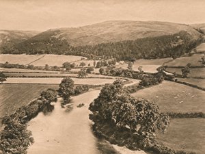 Dee Valley, fra Glendowers Mound, 1902 af Unbekannt