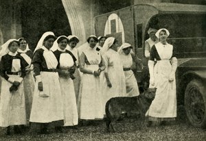 Hertuginden af Westminster med sygeplejersker, Le Touquet, Første Verdenskrig, 1914, c1920. af Unbekannt