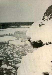 Det første landingssted, der viser bugtens is, der bryder ud og driver væk nordpå, 1908, 1909 af Unbekannt