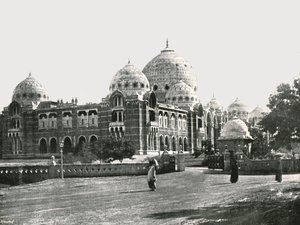 The Great College, Baroda, Indien, 1895. af Unbekannt