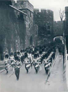 Vagterne forlader Tower of London, c1914 af Unbekannt