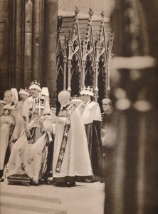 Introniseringen af Hans Majestæt, der ses kronet og scepteret, 1937 af Unbekannt