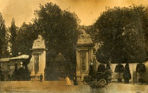 The Lion Gates, Hampton Court, London, 1910. af Unbekannt