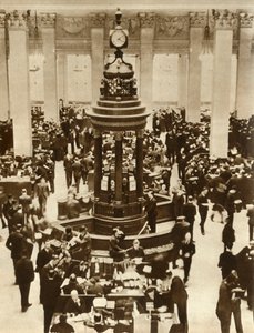 The Lutine Bell i Underwriting Room i Lloyds of London, 1933, 1935. af Unbekannt