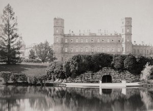 Hovedfacaden af paladset i Gatchina, 1870