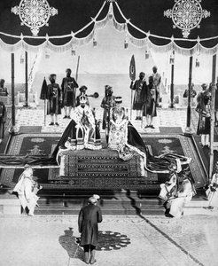 The Nizam of Hyderabad hylder i Delhi Durbar, 1911, 1935 af Unbekannt