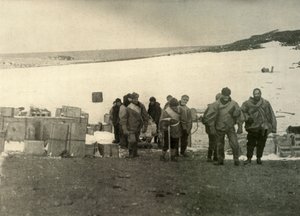 Partiet der besteg Erebus-bjerget og forlod hytten, 1908, 1909. af Unbekannt