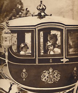 Prinsesserne går forbi den 12. maj 1937 af Unbekannt