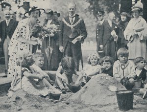 Dronningen åbner en legeplads, 1936, 1937. af Unbekannt