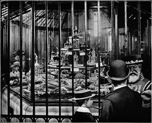 The Royal Regalia, Tower of London, c1903 1903 af Unbekannt