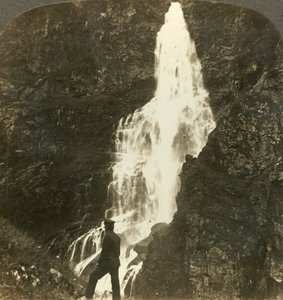 Sevle Falls, sprudlende og sprøjtende, nær Stalheims hotel, Naerodal, Norge, c1905. af Unbekannt