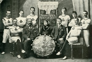 Holdet af Aberdeen Gymnasts, vindere af N.P.R.S. Challenge Shield, 1902. af Unbekannt