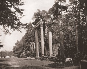 Augustus-templet ved Virginia Water, Surrey, 1894. af Unbekannt
