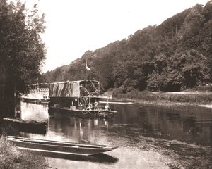 Themsen under Cliveden Wood, Berkshire, 1894. af Unbekannt