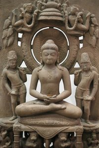Victoria and Albert Museum. Jina Rishabhanatha. 800-900. Sandsten. Nordindien. Det Forenede Kongerige af Unbekannt