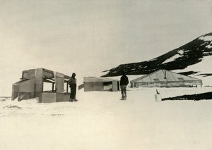 Vinterkvarteret i Discovery-ekspeditionen ved Hut Point, c1908, 1909. af Unbekannt