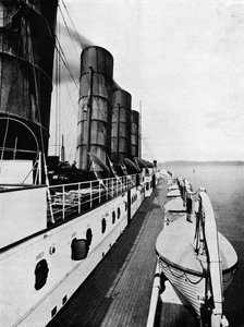 Båddækket på Lusitania, der viser redningsbåde, 1915 af Unbekannt
